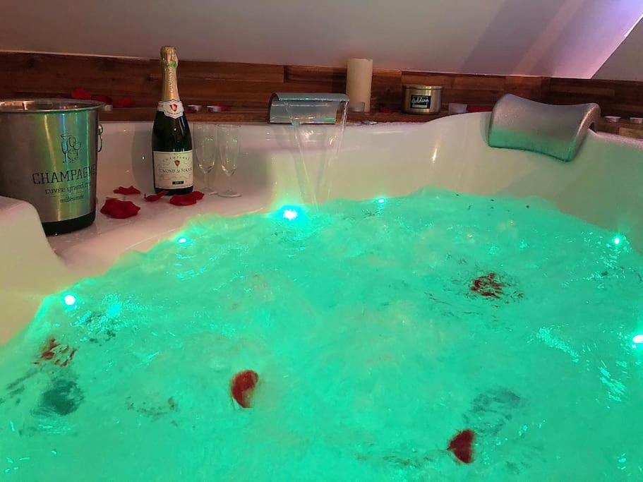 Sejour Detente Au Coeur De Macon Spa,Cine,Bouteille Offerte Buitenkant foto