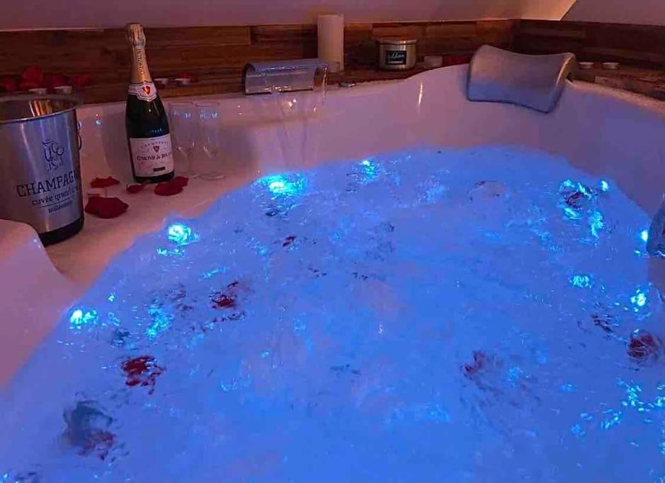 Sejour Detente Au Coeur De Macon Spa,Cine,Bouteille Offerte Buitenkant foto